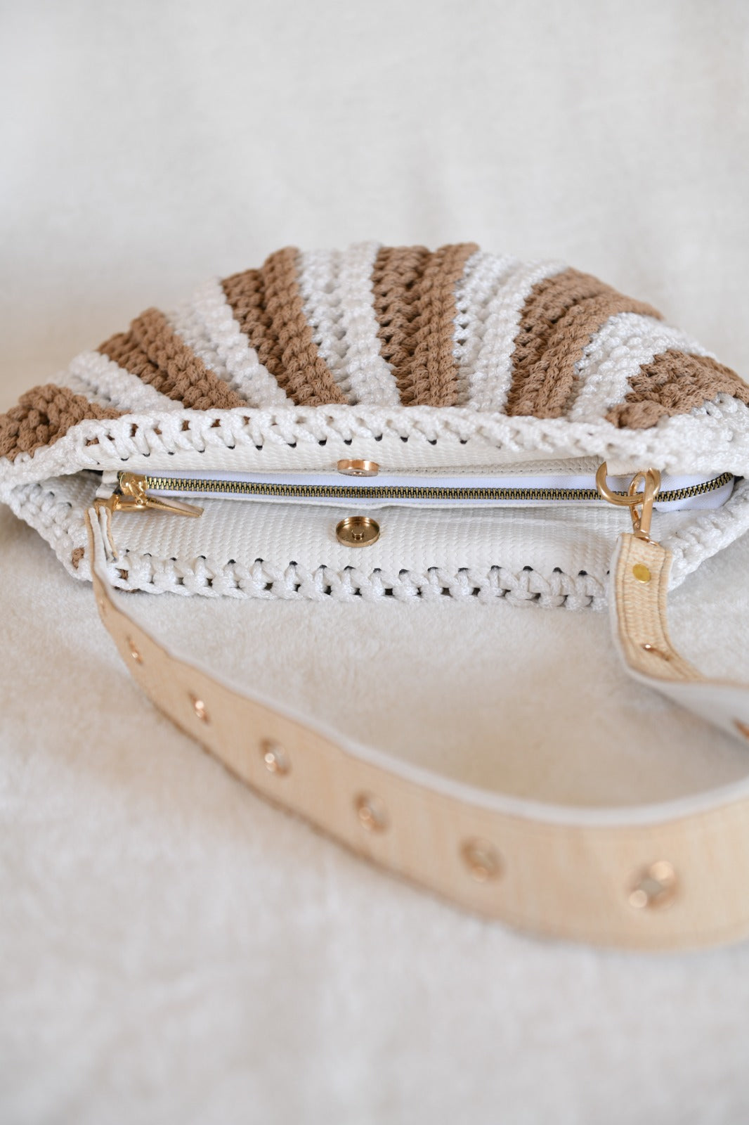 shell shoulder bag beige/white