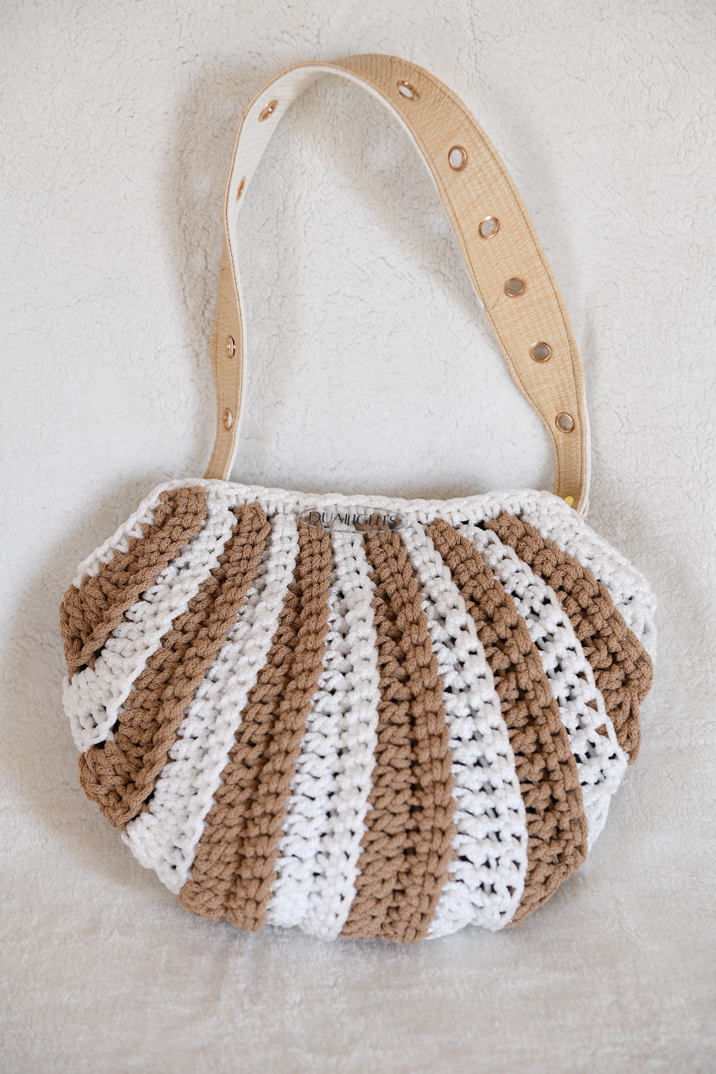shell shoulder bag beige/white
