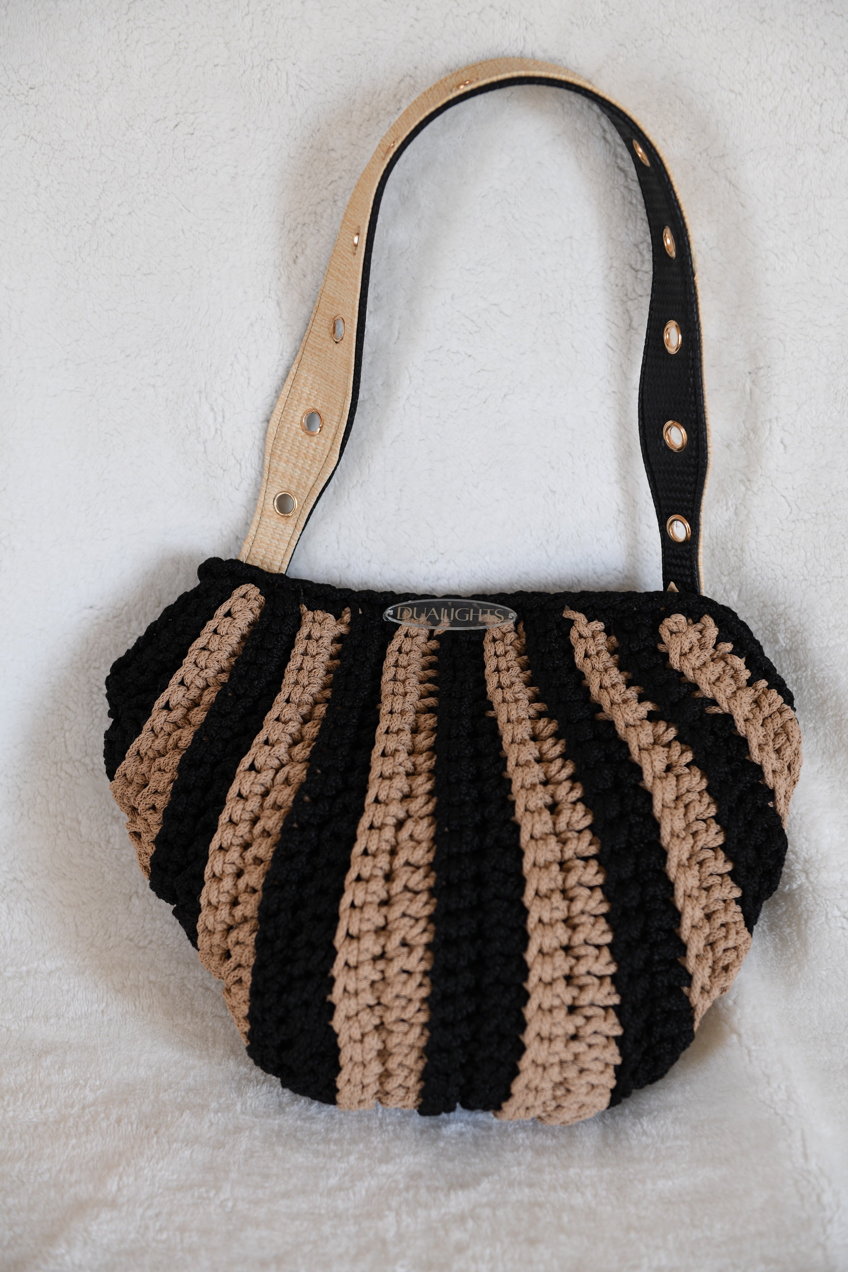shell shoulder bag beige/black