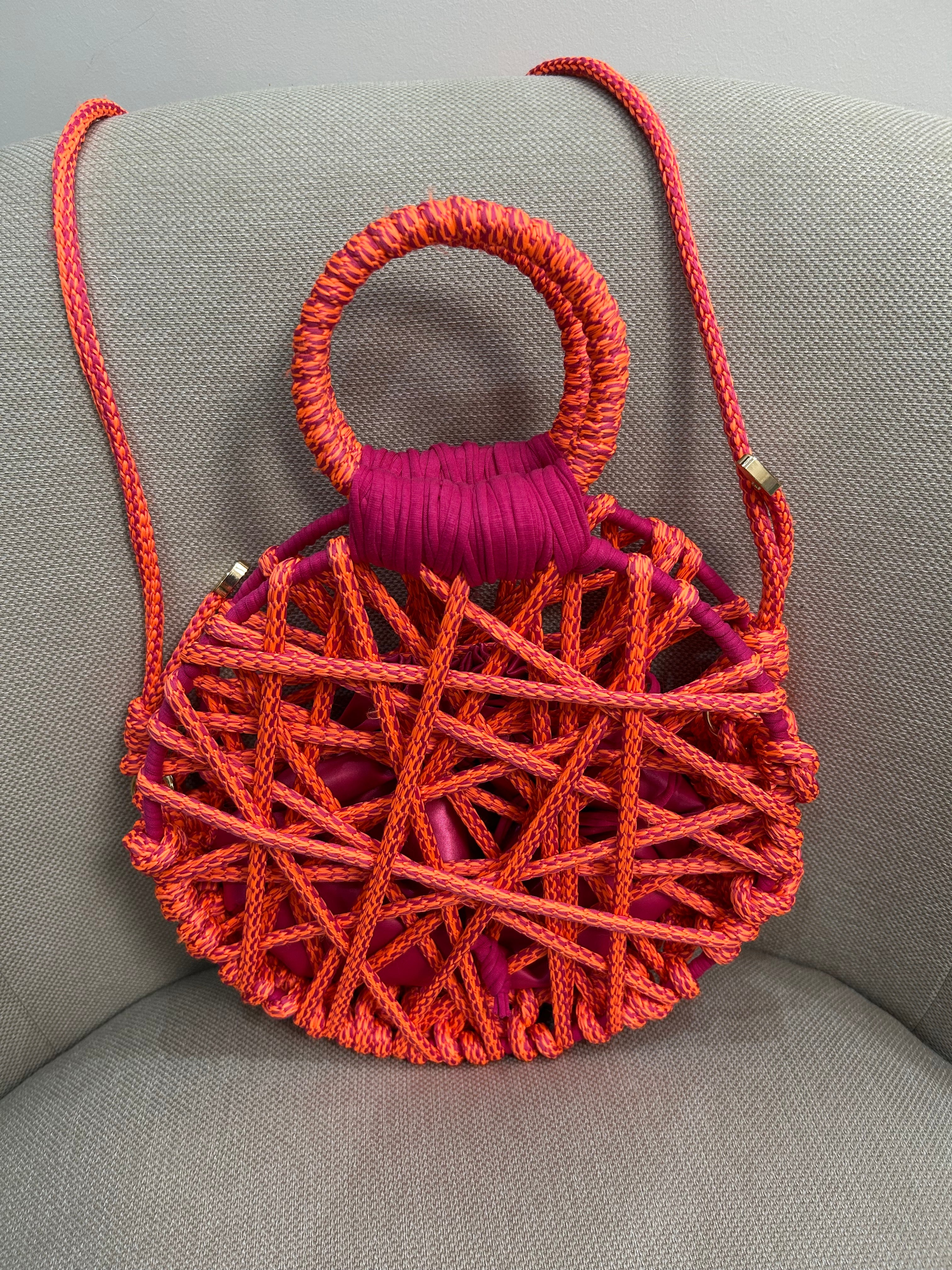 round cord bag fuchsia

