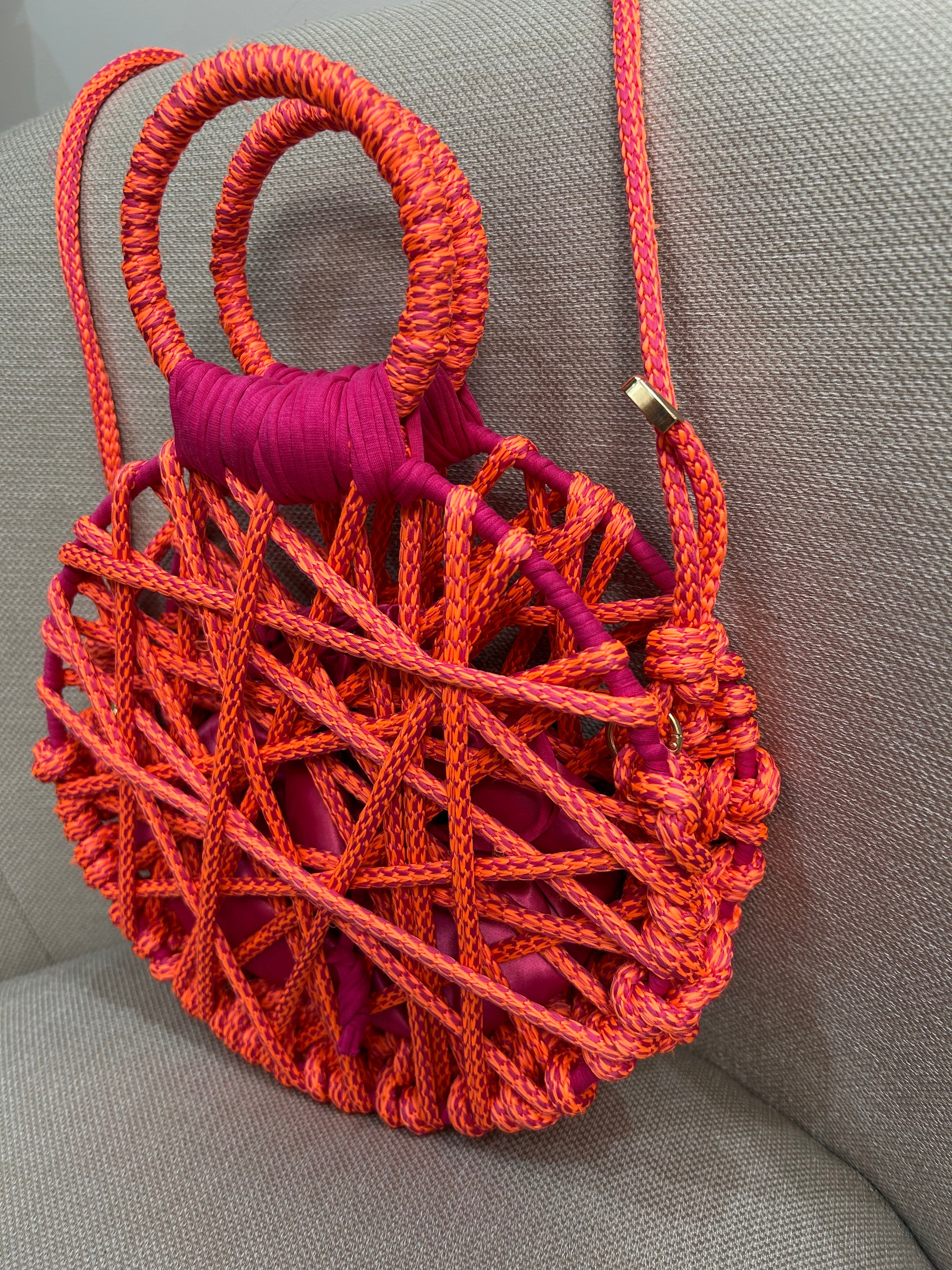 round cord bag fuchsia
