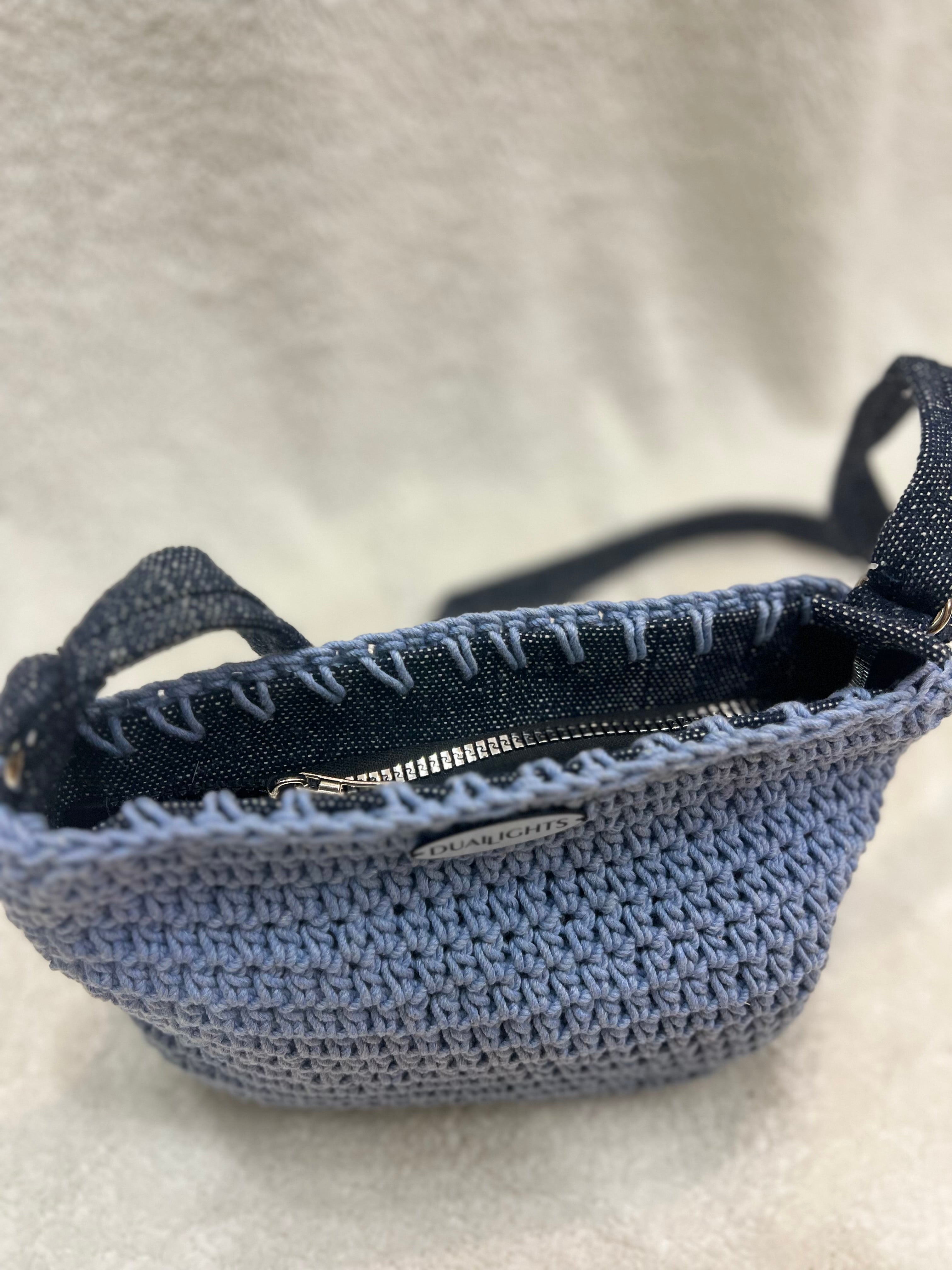 essential crossbody bag, jeans / baby blue