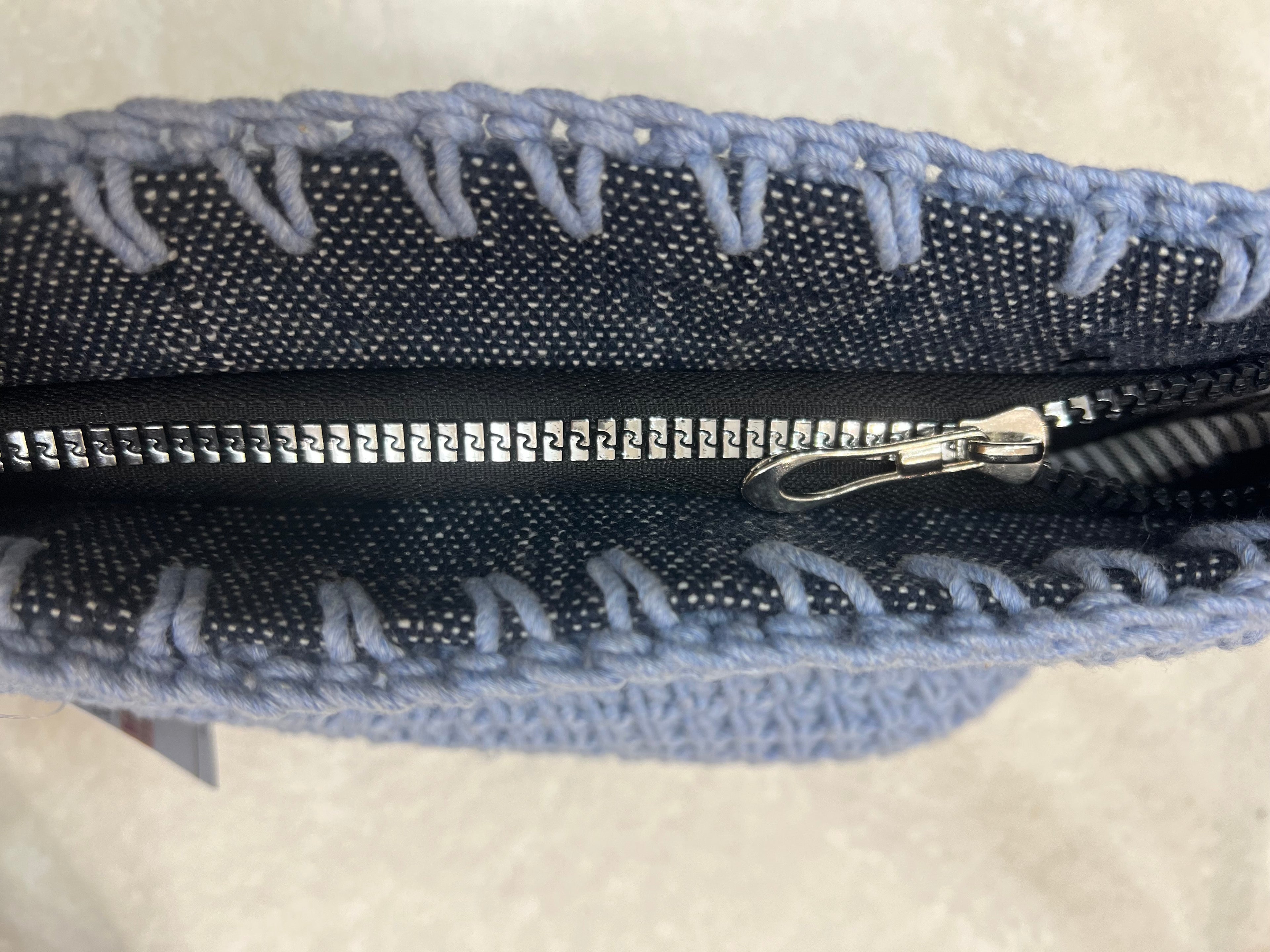 essential crossbody bag, jeans / baby blue