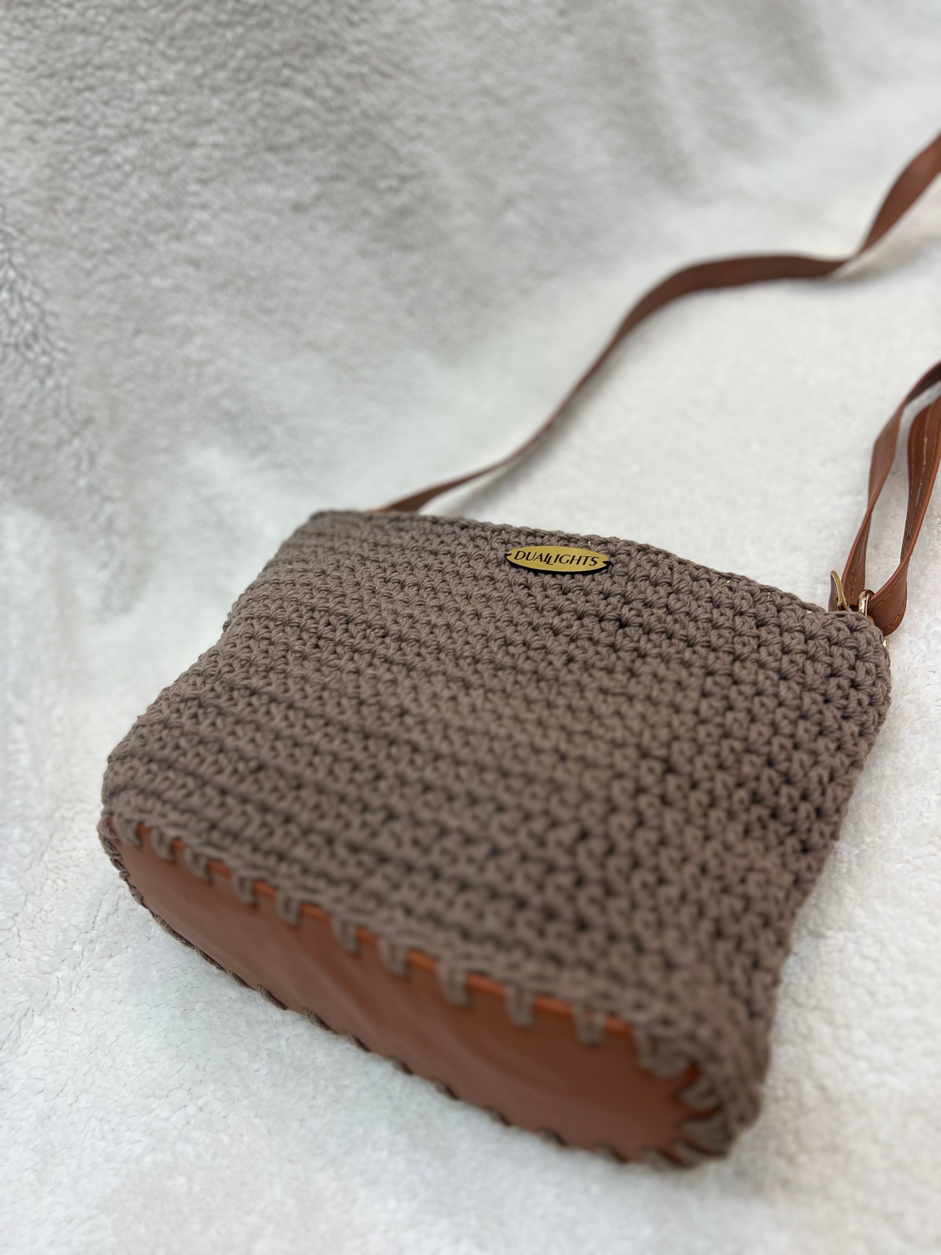essential crossbody bag, havan / mocha