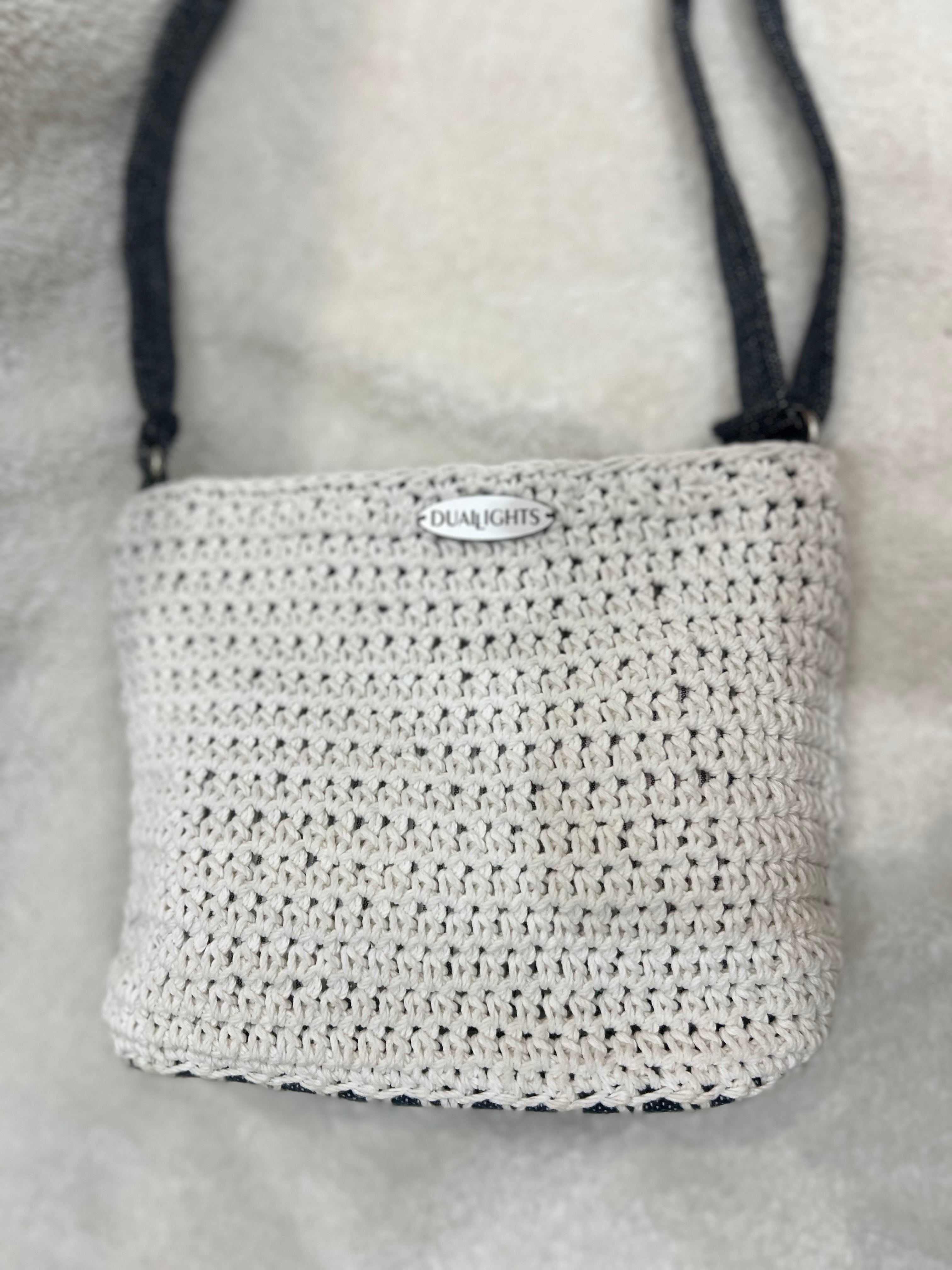 essential crossbody bag, jeans / white