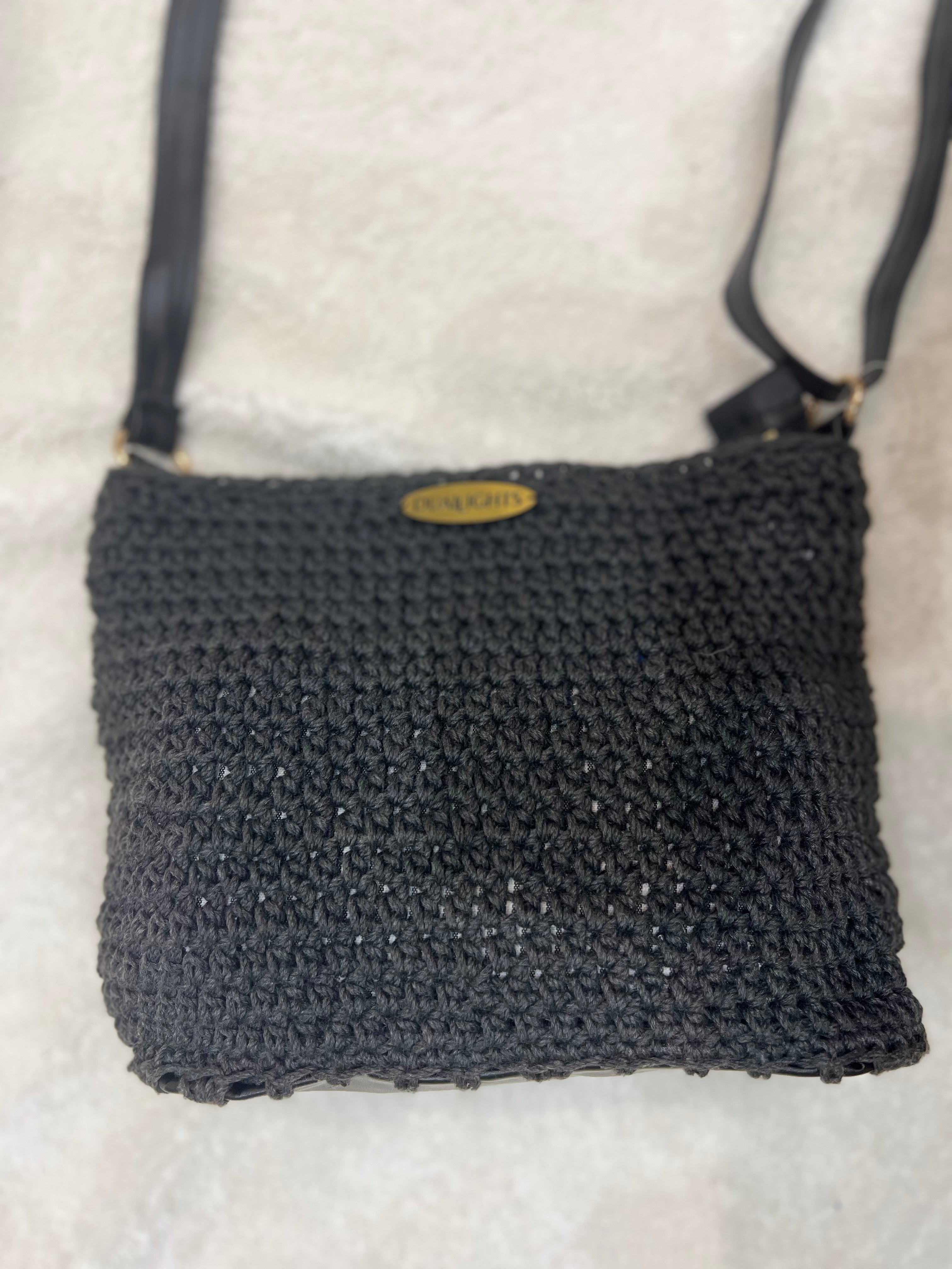 essential crossbody bag, black (gold handle)