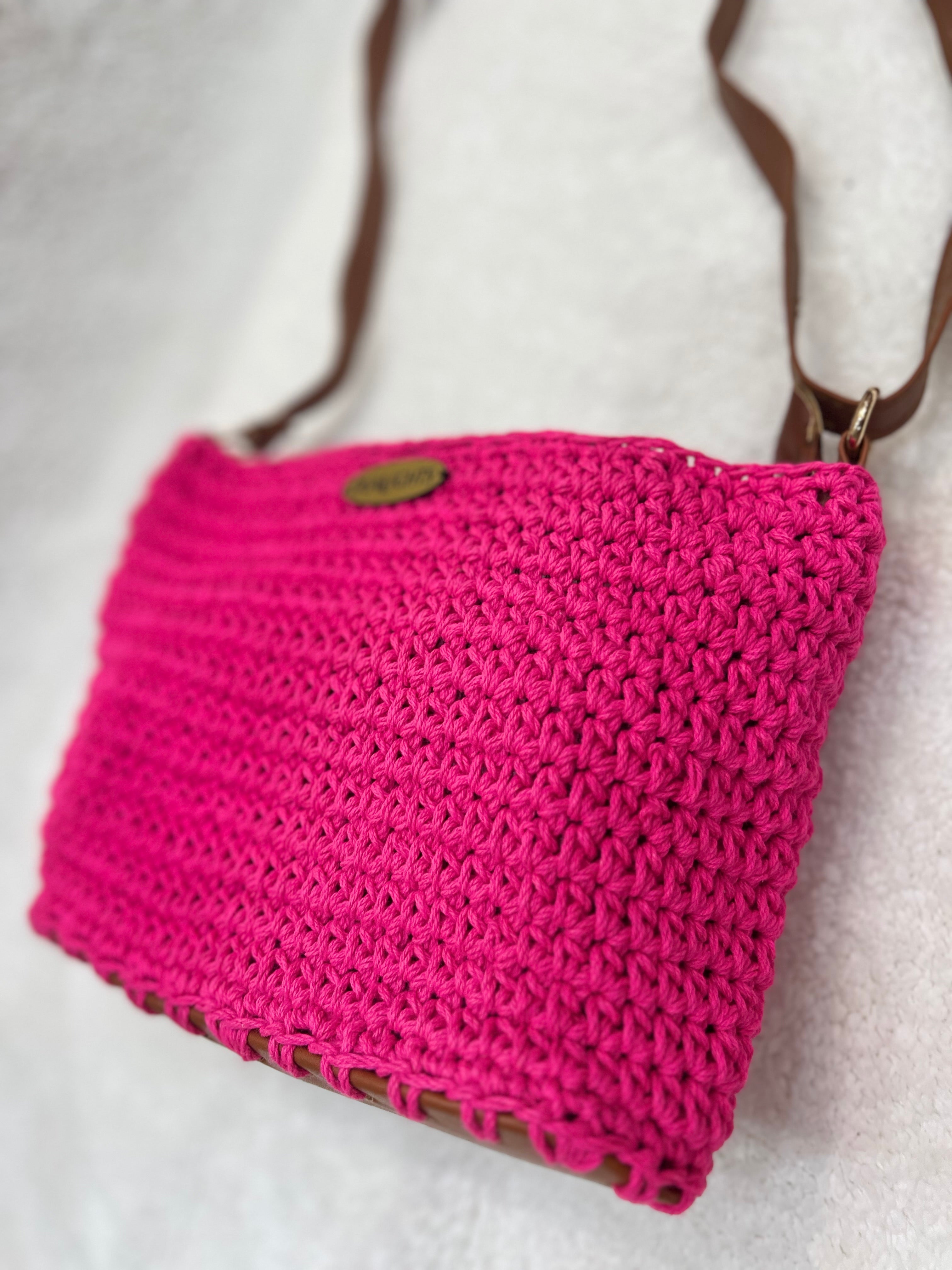 essential crossbody bag, havan / neon pink