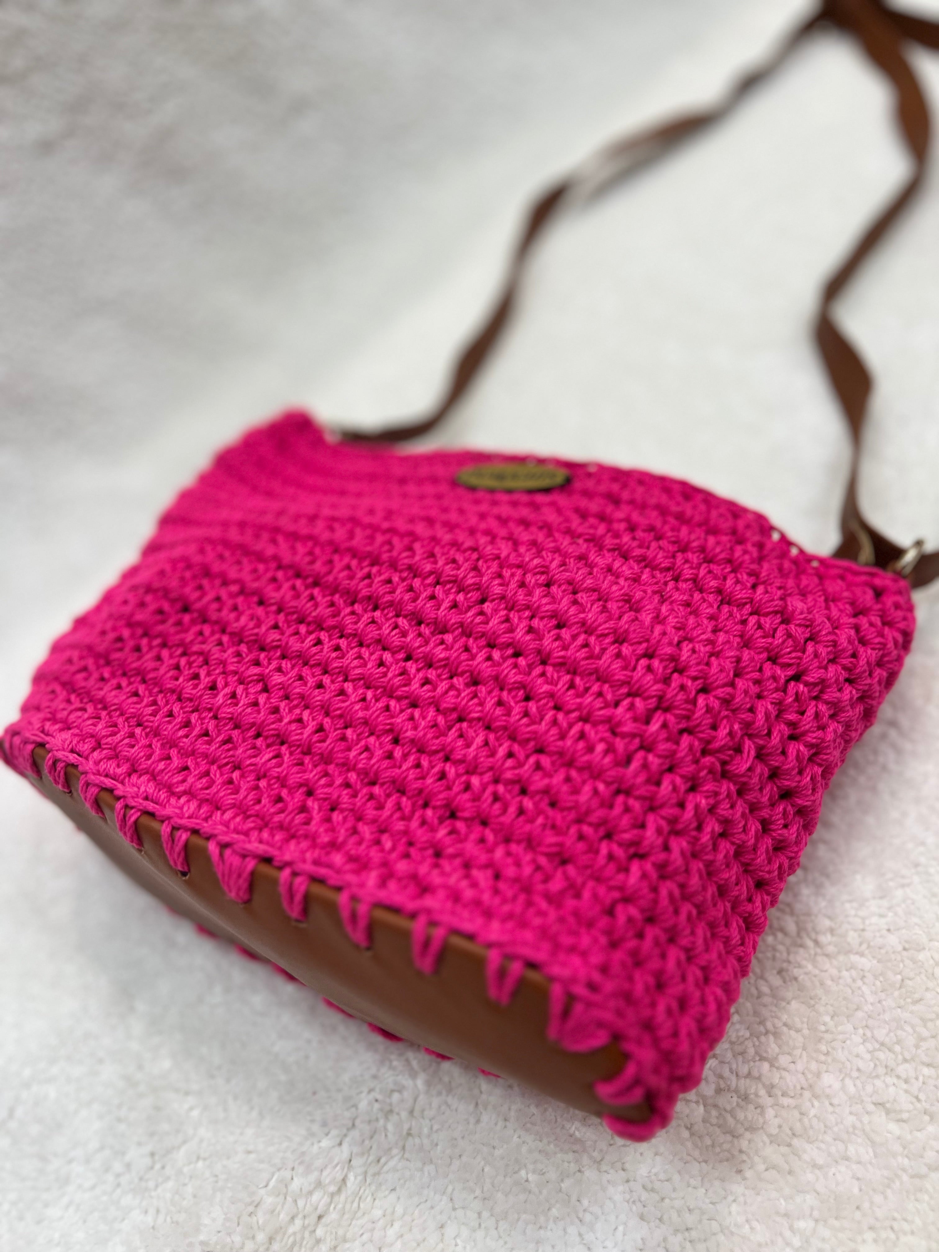 essential crossbody bag, havan / neon pink