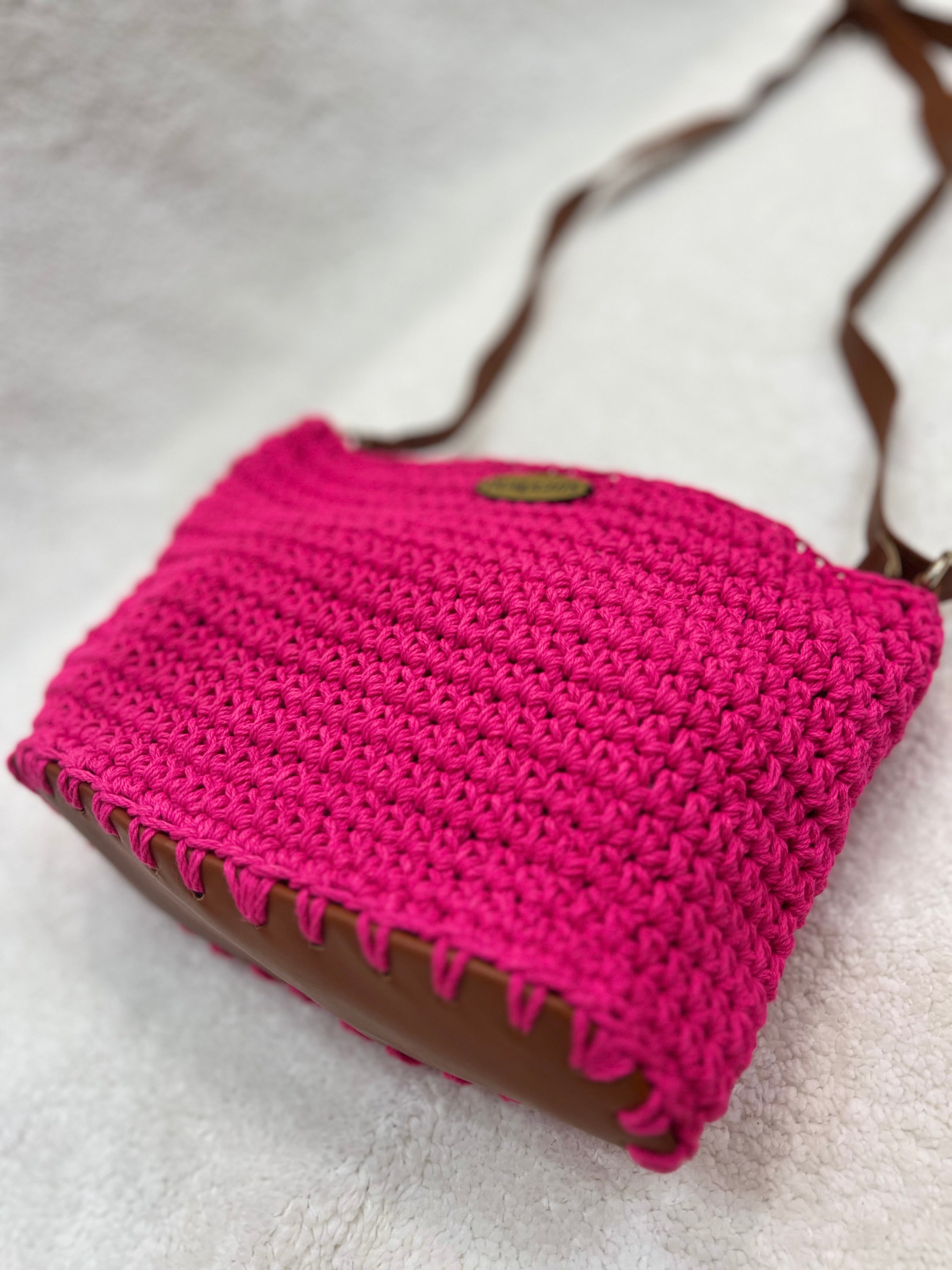 essential crossbody bag, havan / neon pink