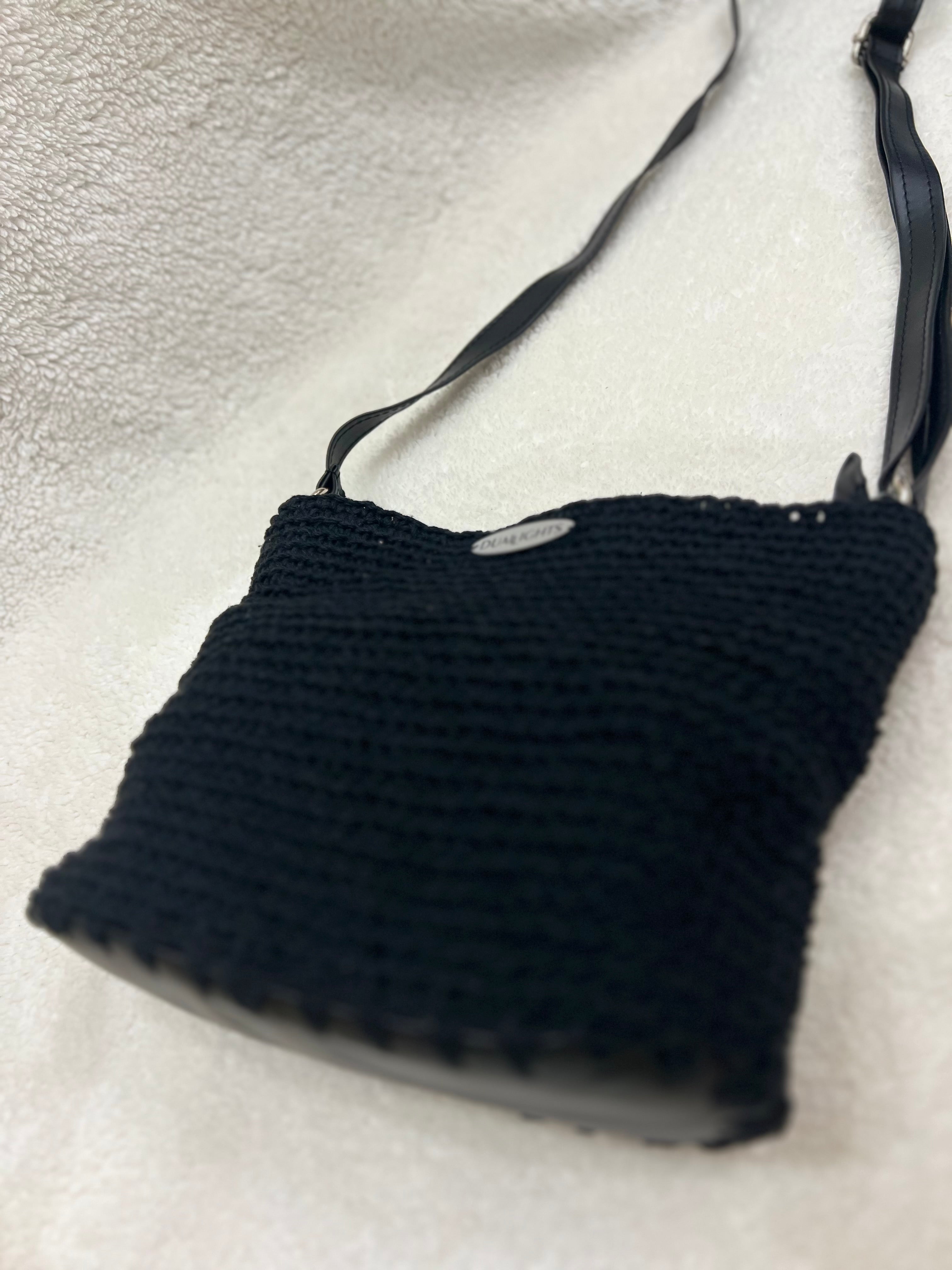 essential crossbody bag, black (silver handle)