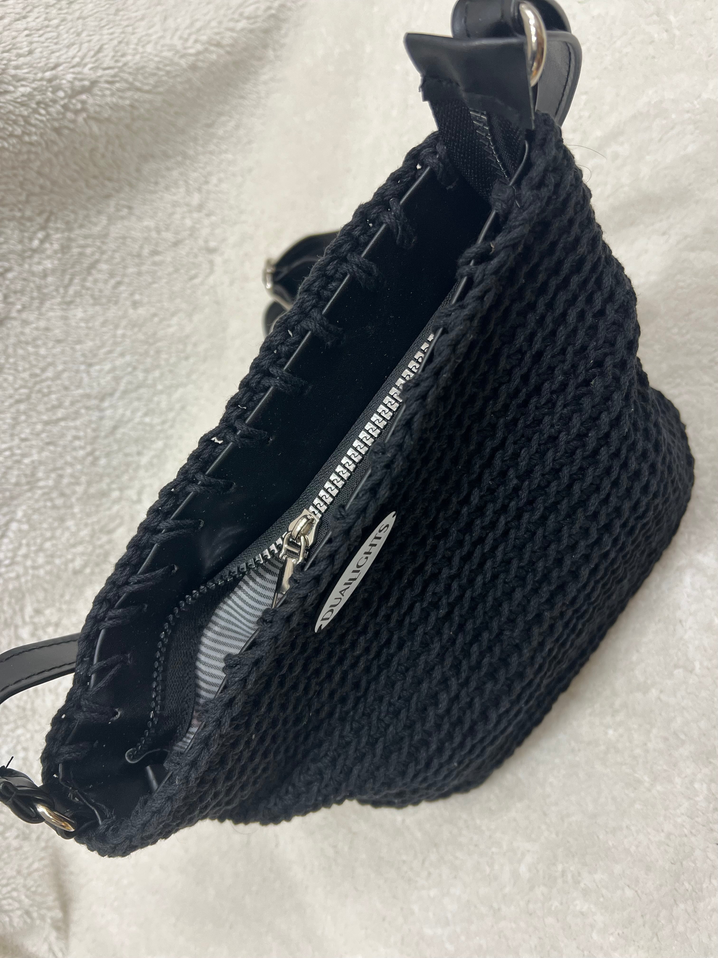 essential crossbody bag, black (silver handle)