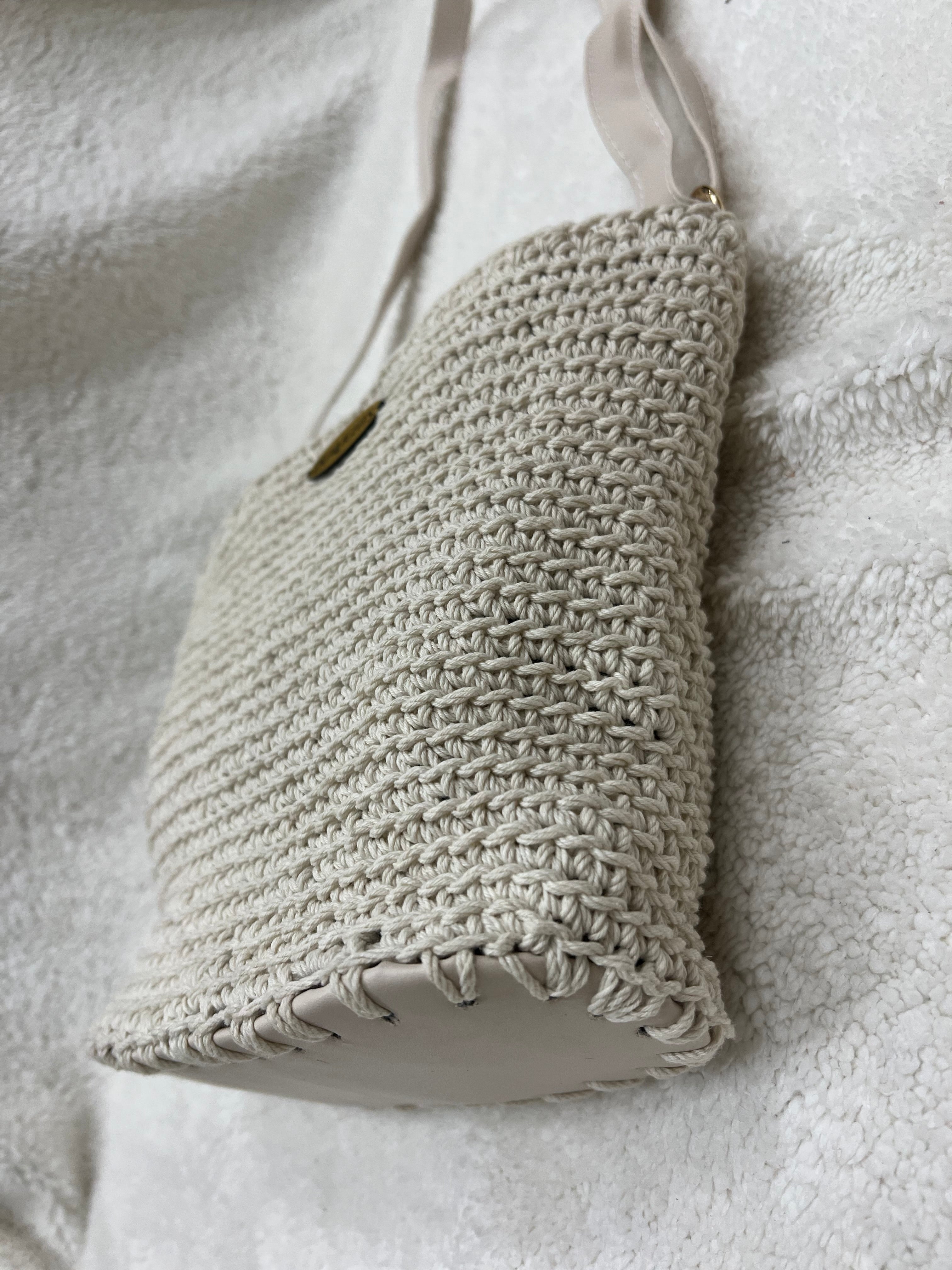 essential crossbody bag, beige / beige
