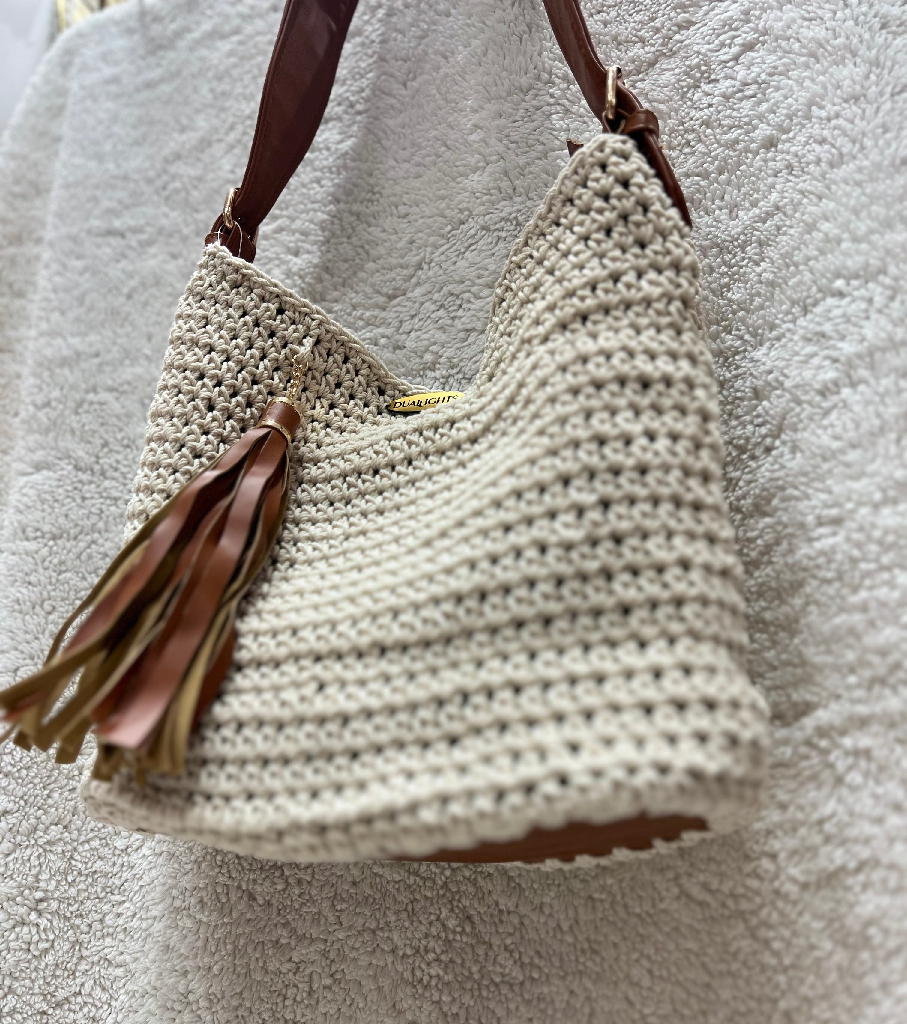 essential shoulder bag, havan / off-white
