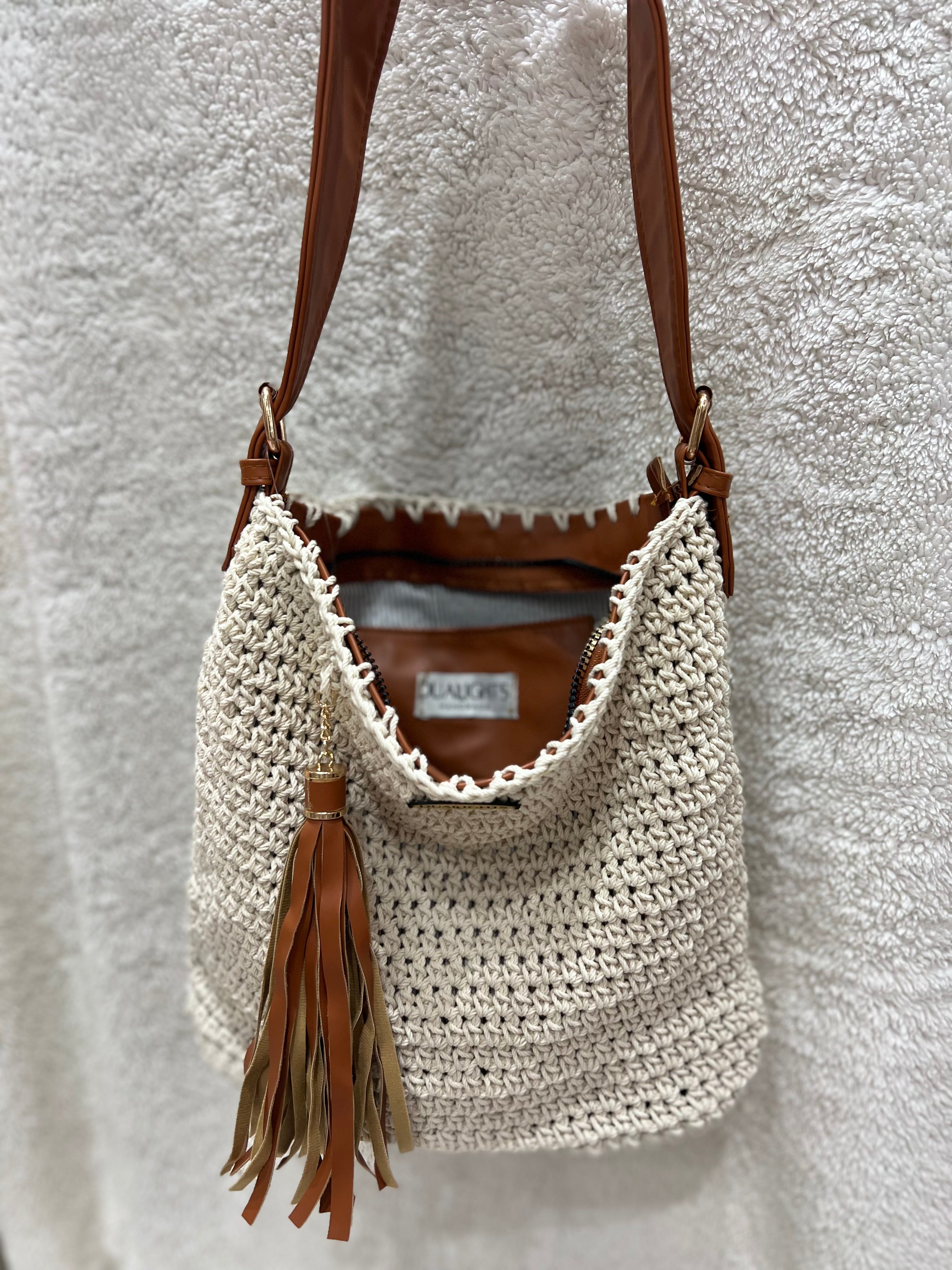 essential shoulder bag, havan / off-white