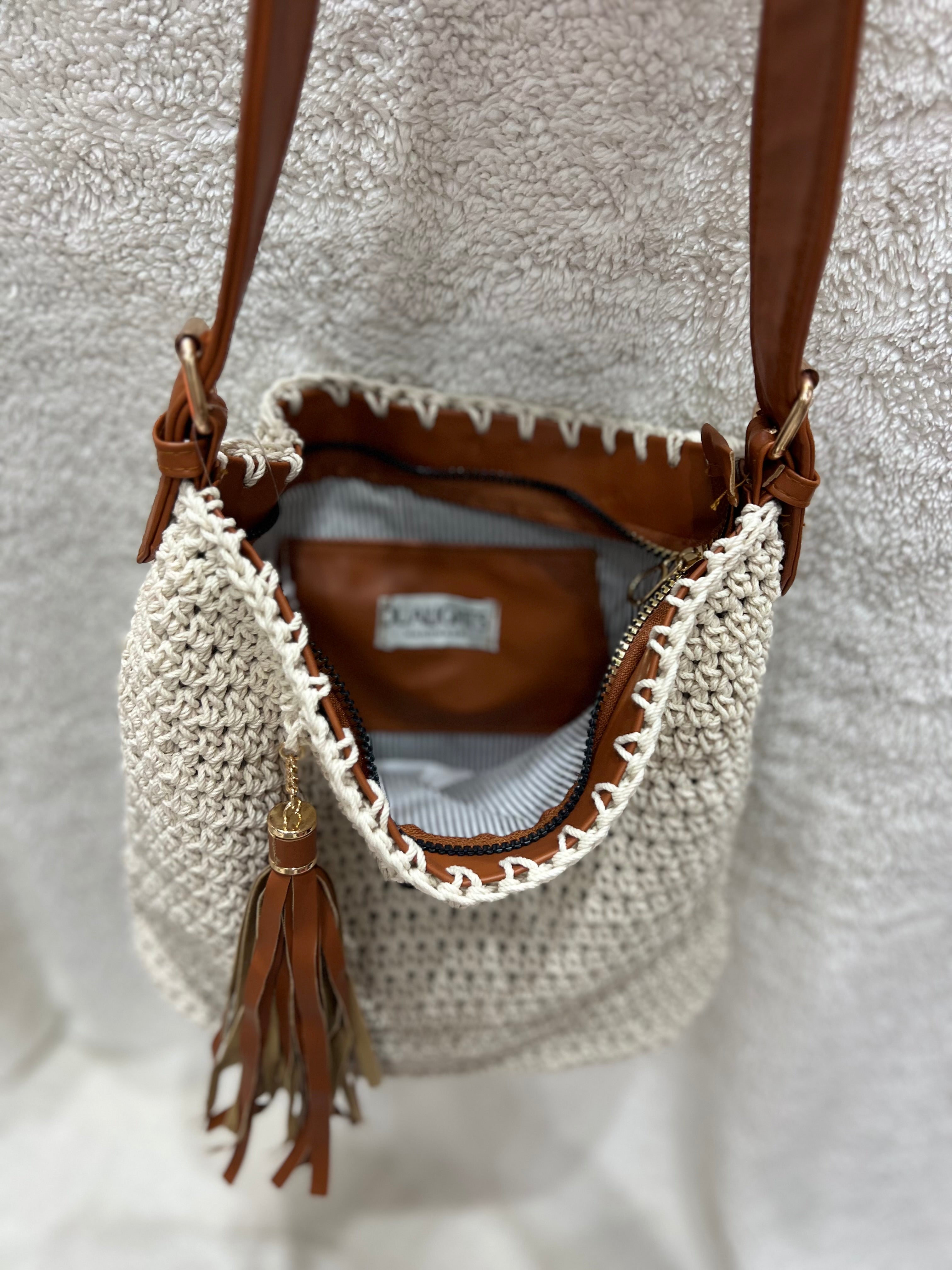 essential shoulder bag, havan / off-white