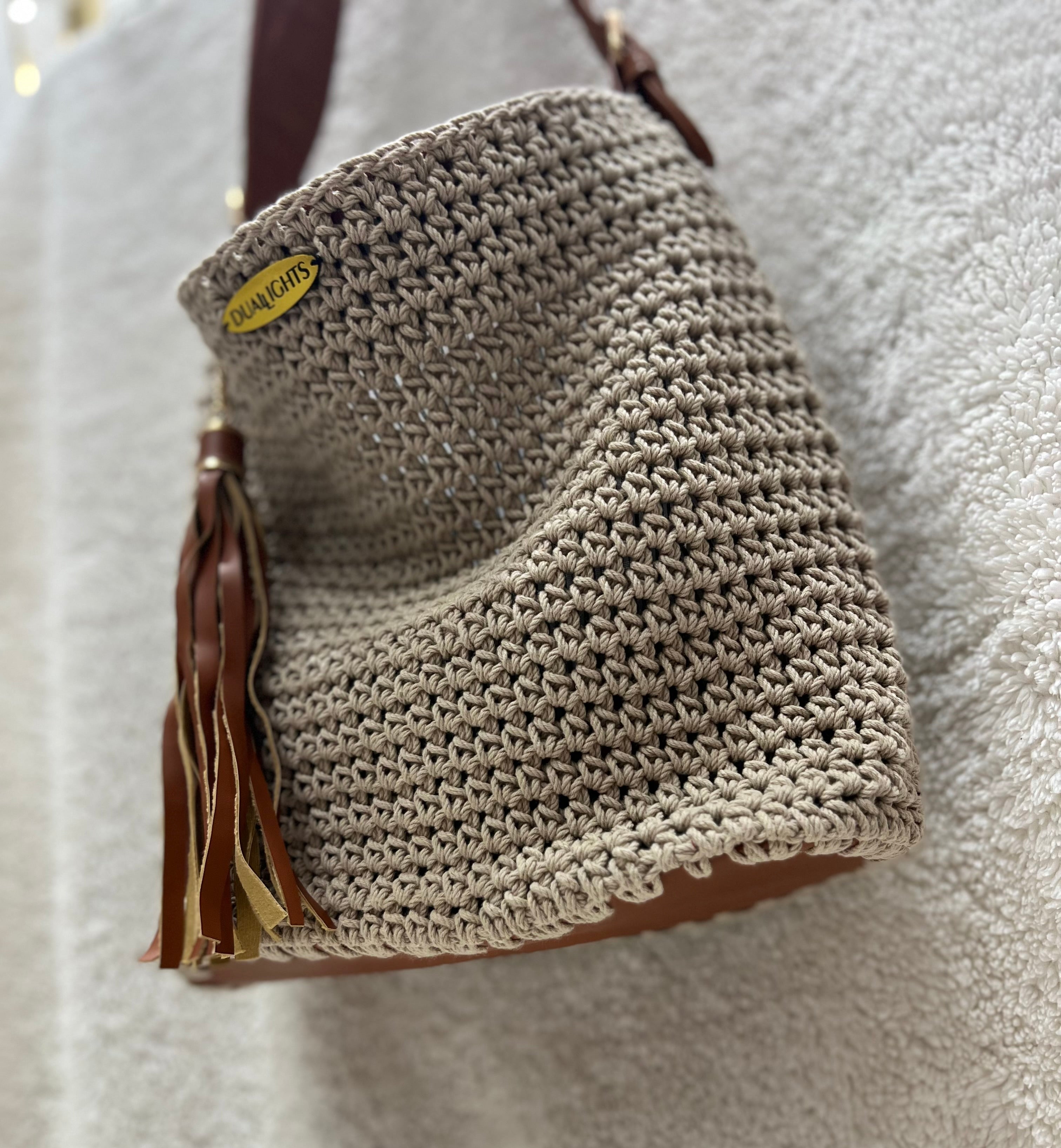 essential shoulder bag, havan / latte