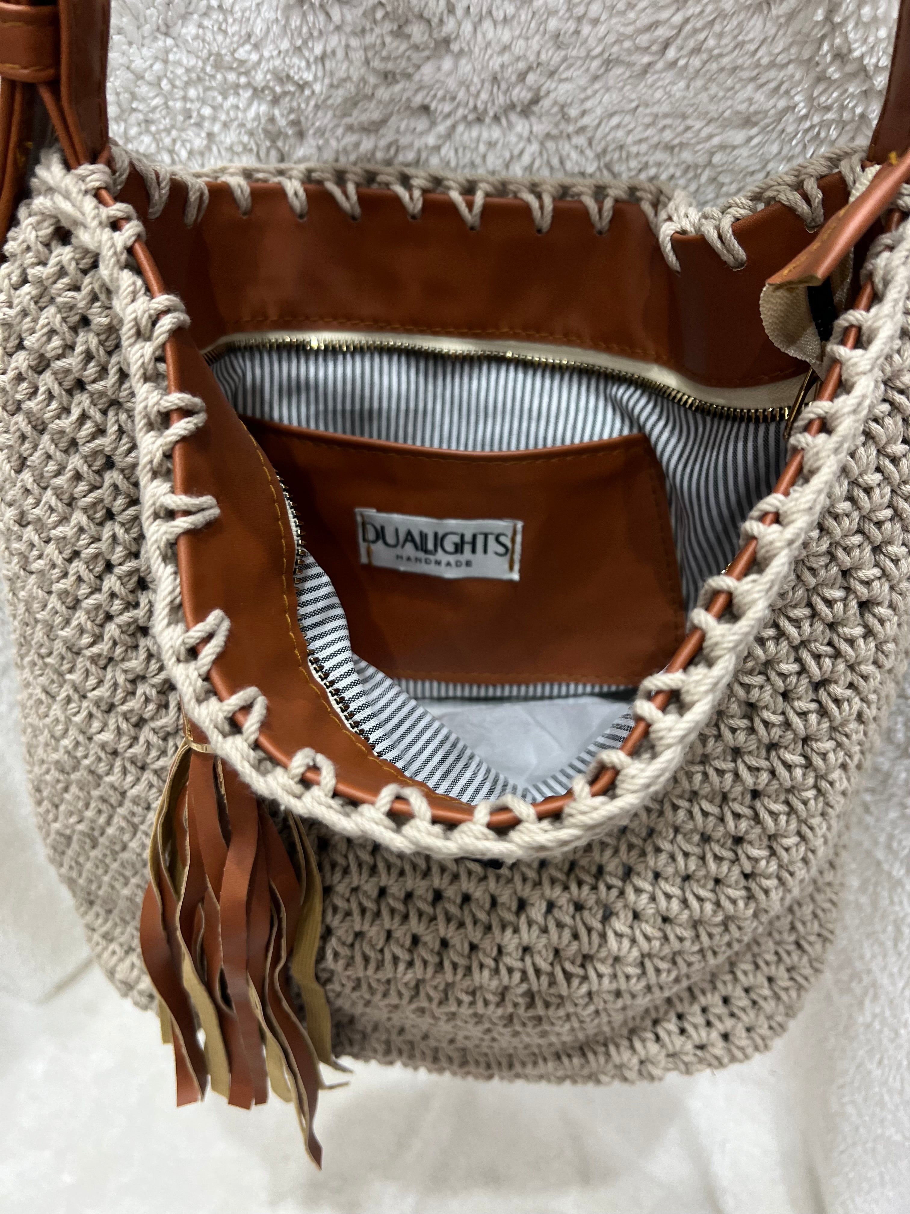 essential shoulder bag, havan / latte