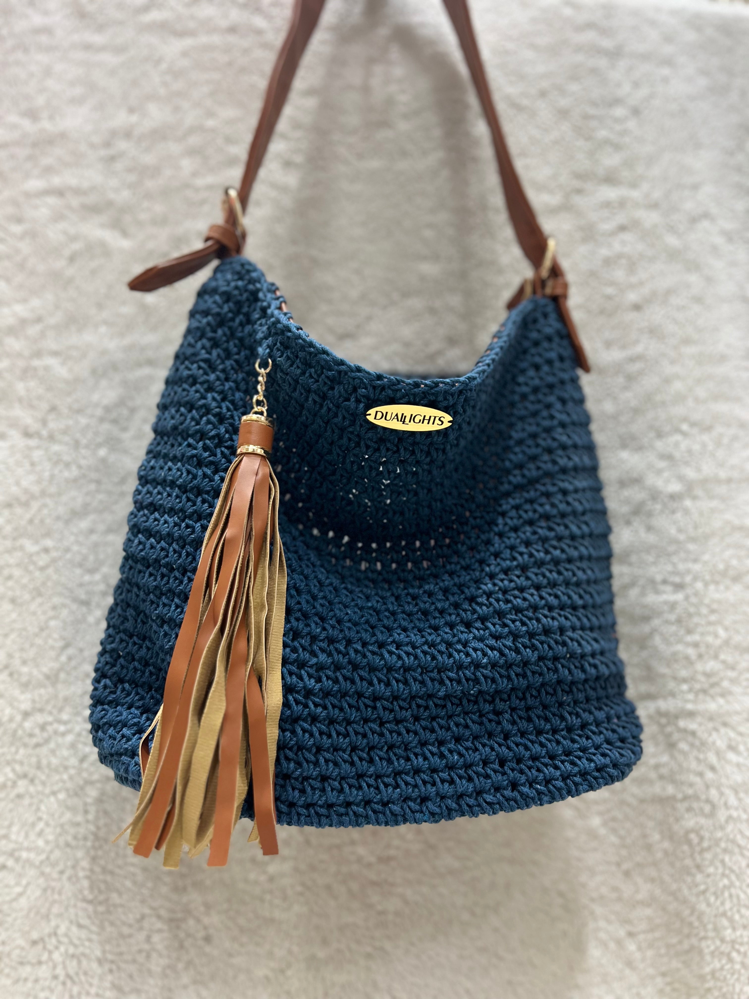 essential shoulder bag, havan / navy