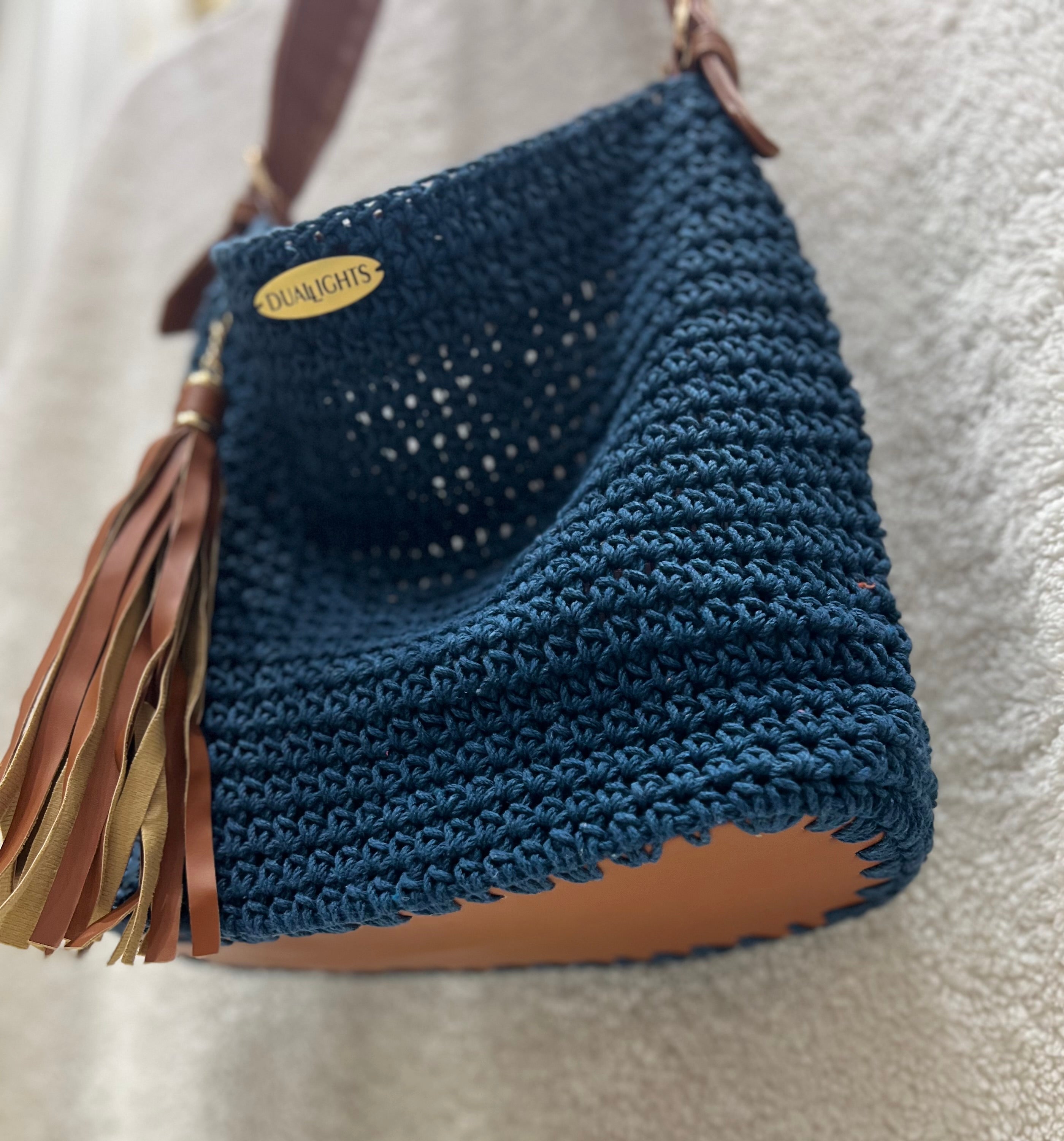 essential shoulder bag, havan / navy