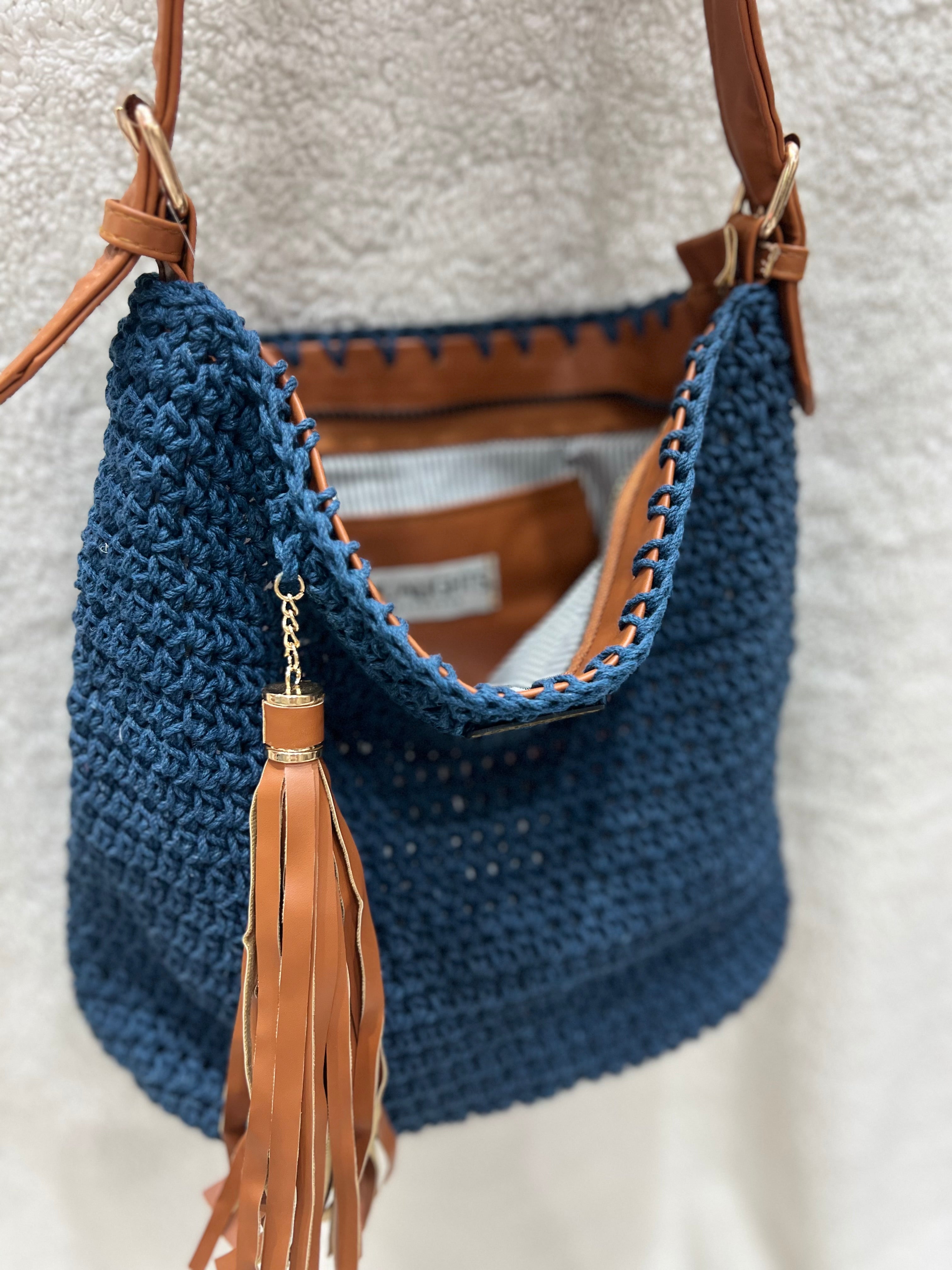 essential shoulder bag, havan / navy
