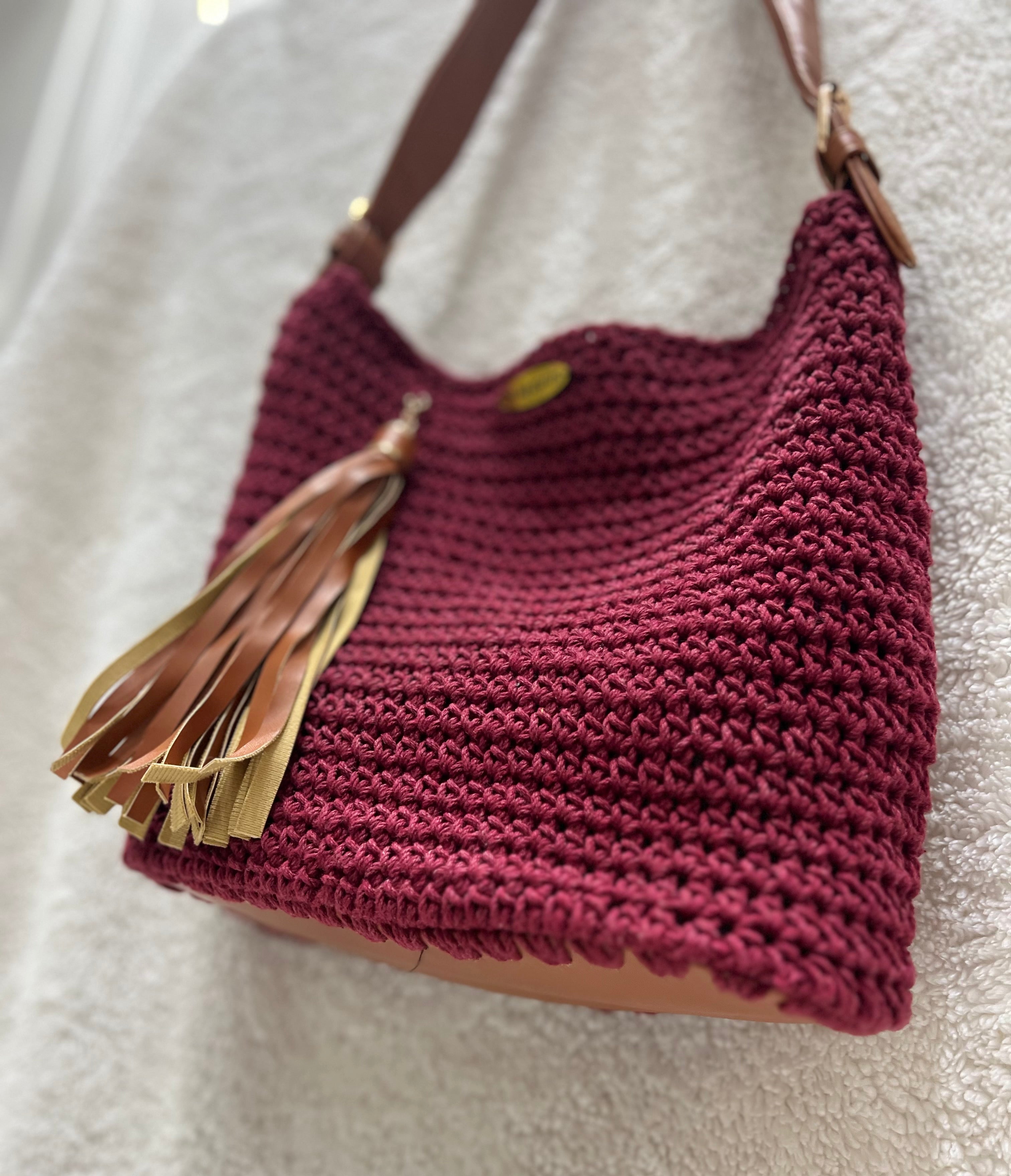 essential shoulder bag, havan / maroon