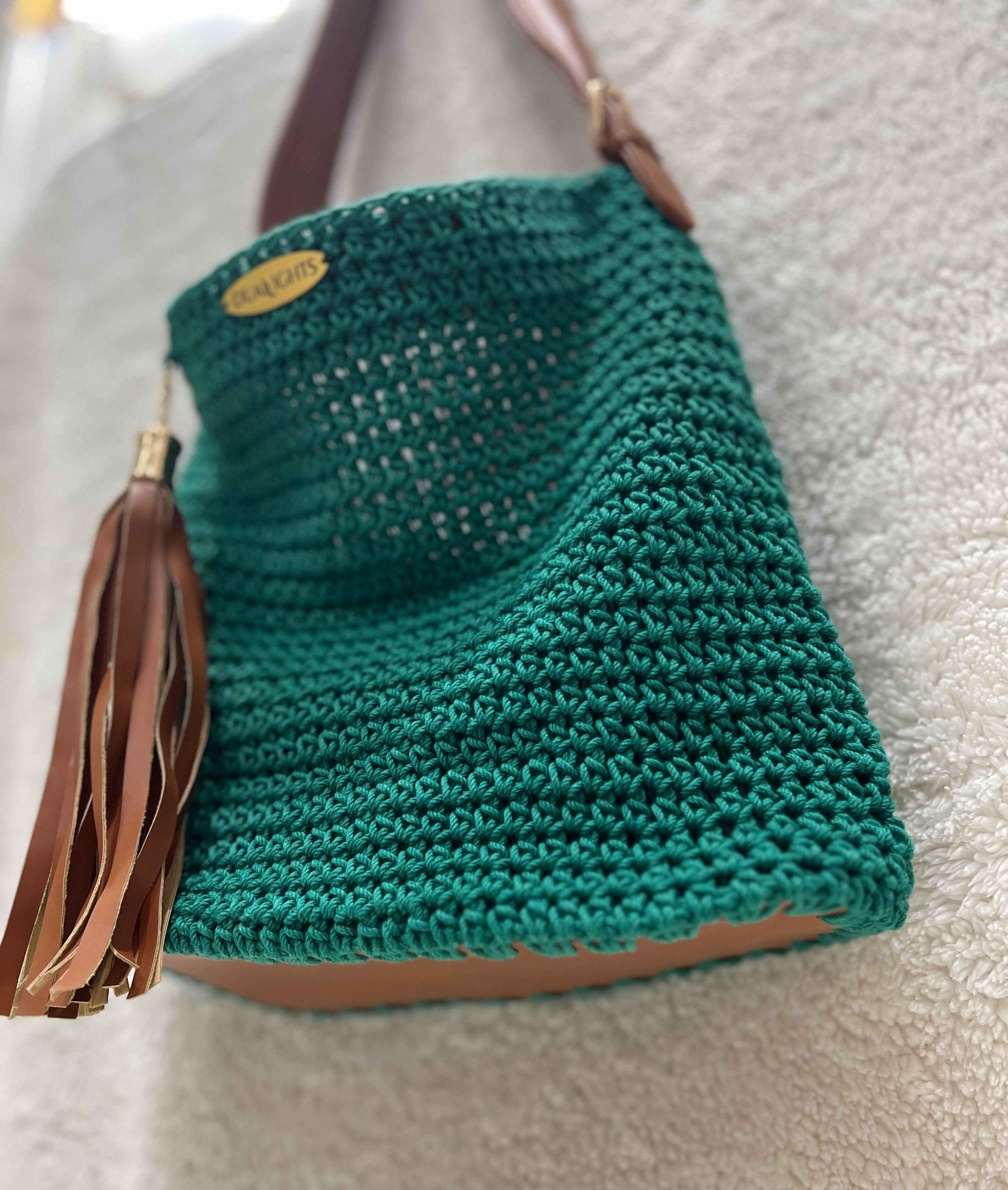 essential shoulder bag, havan / dark green