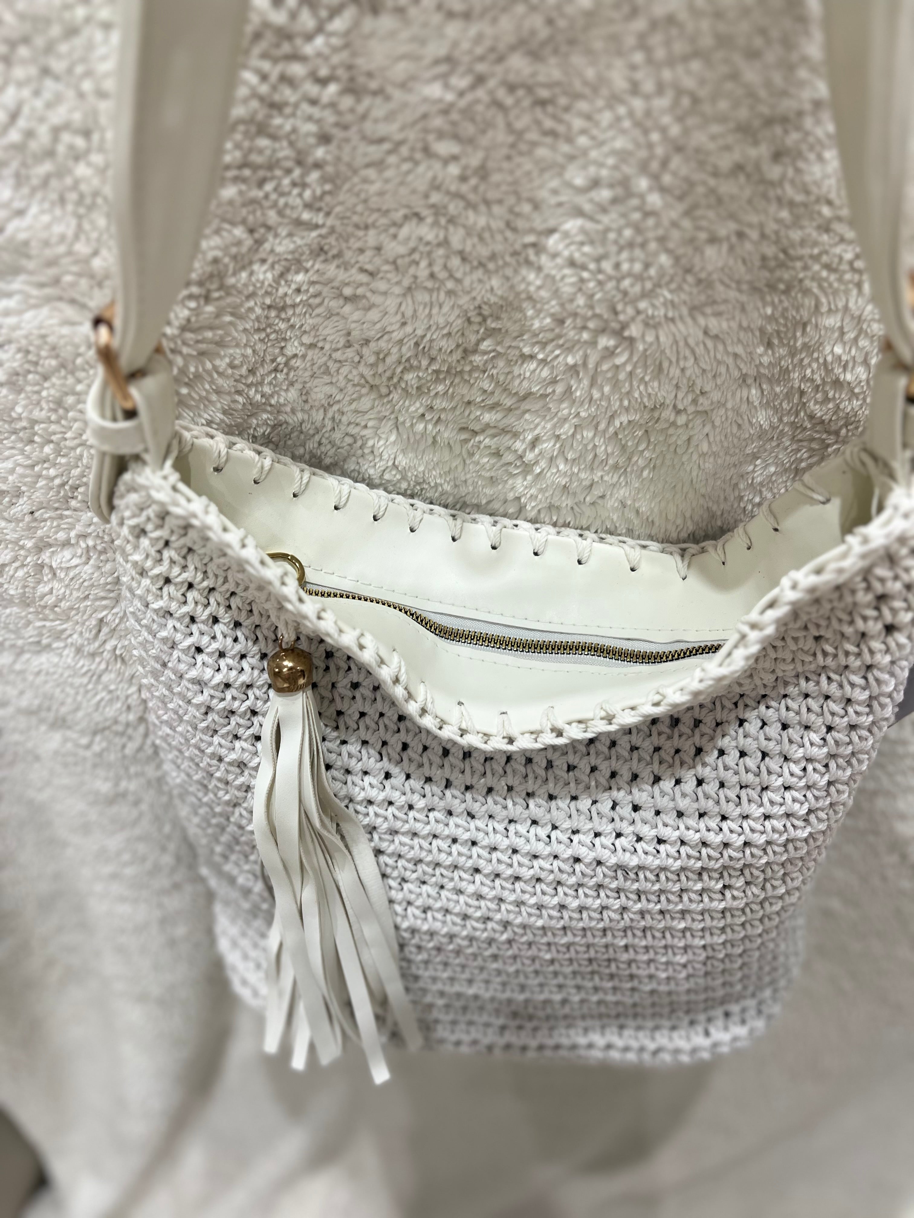 essential shoulder bag, white / white