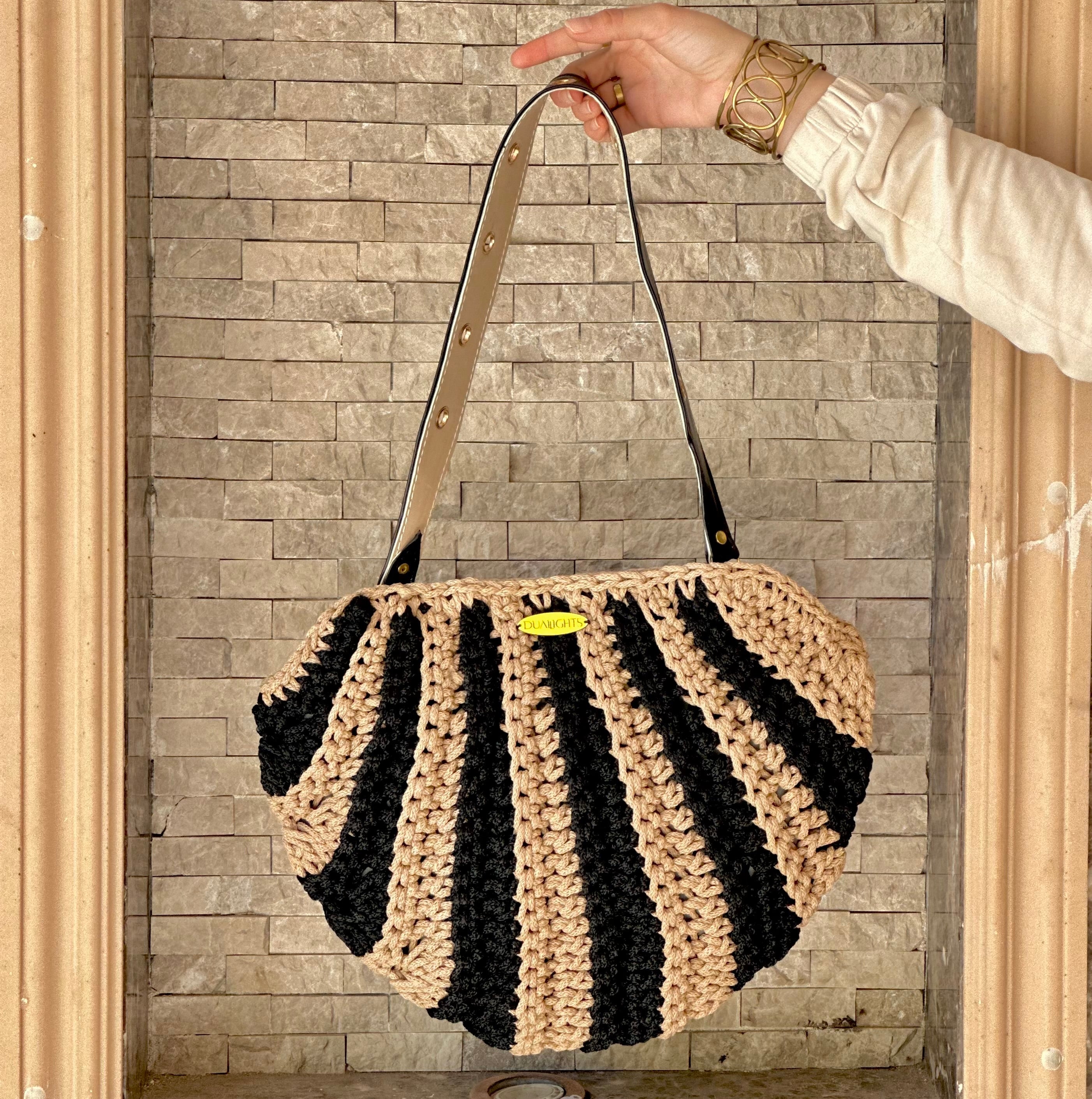 shell shoulder bag beige/black