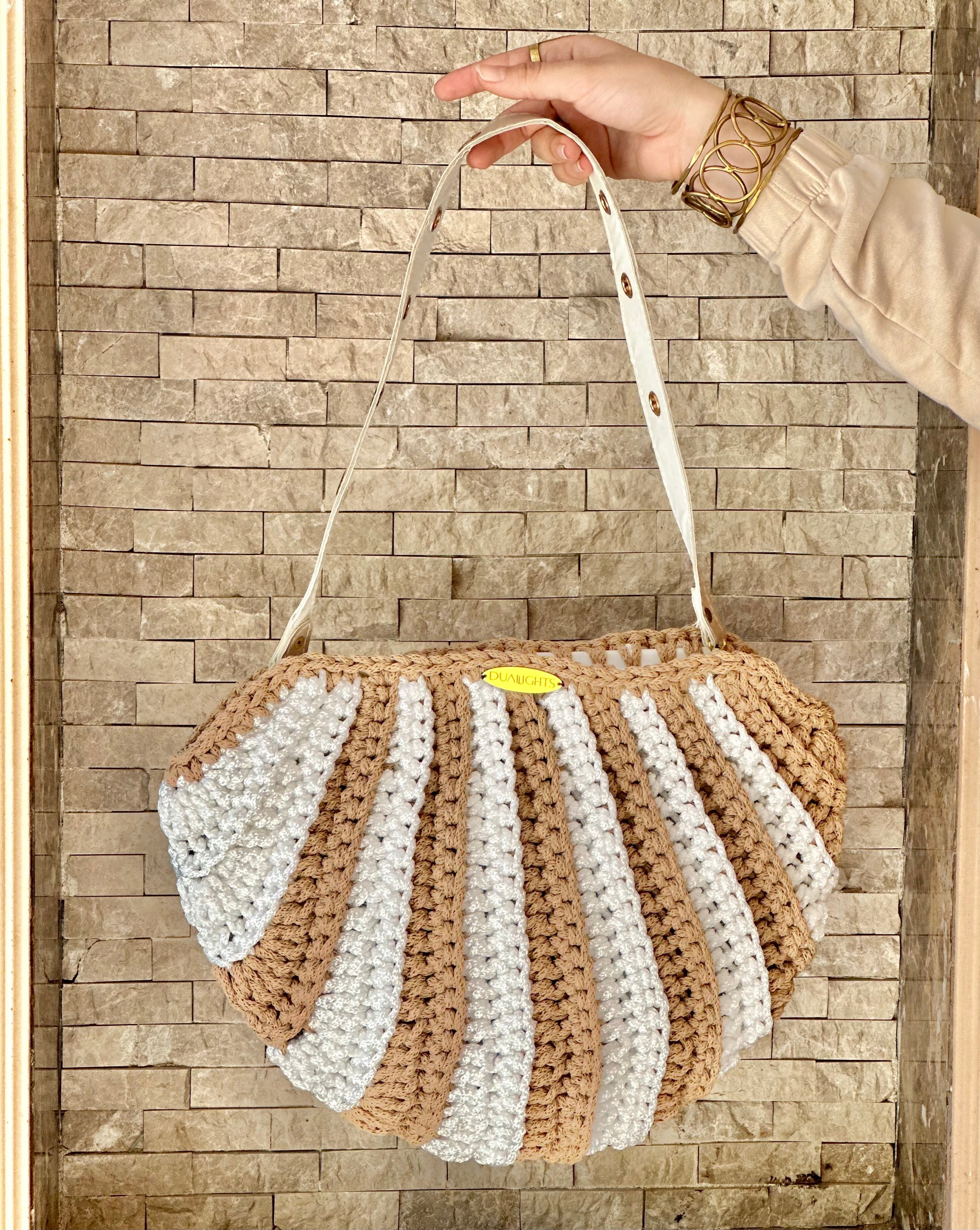 shell shoulder bag beige/white