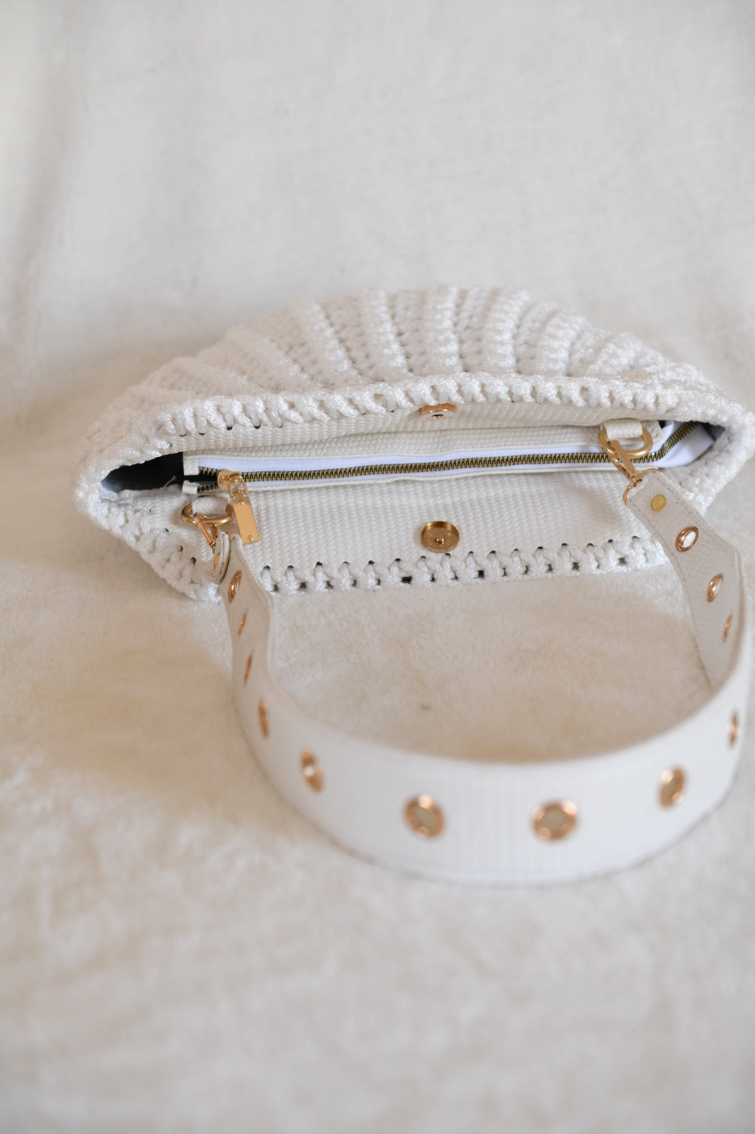shell shoulder bag white