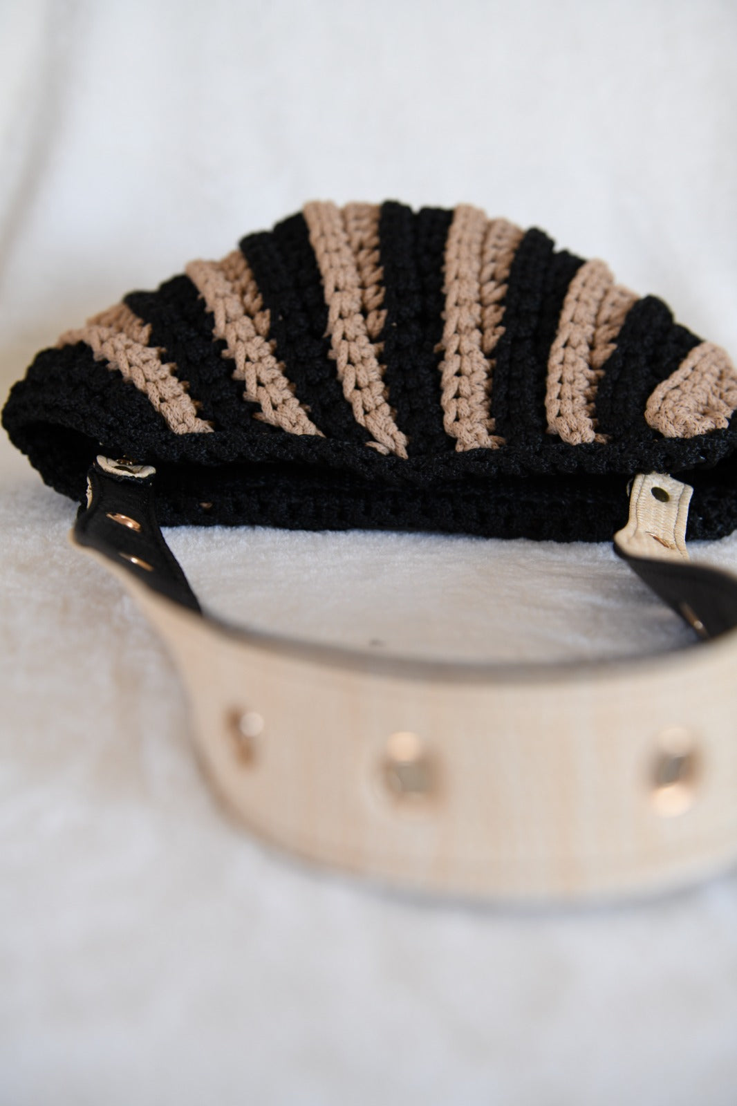 shell shoulder bag beige/black